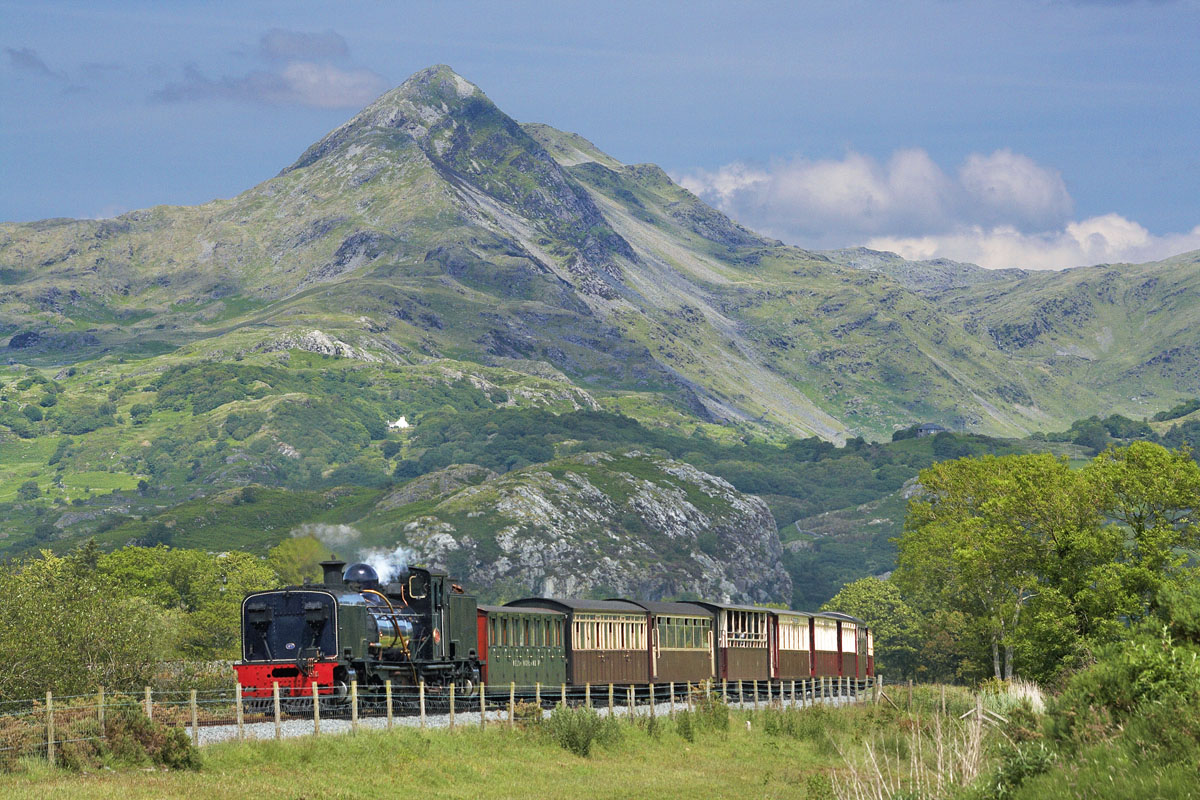 The Welsh Highland Railway - Garratt 87 and Cnicht