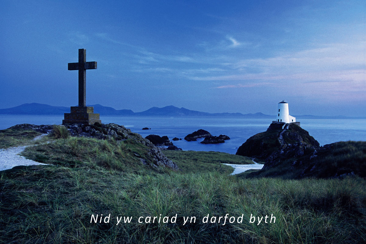 Nid yw cariad yn darfod byth